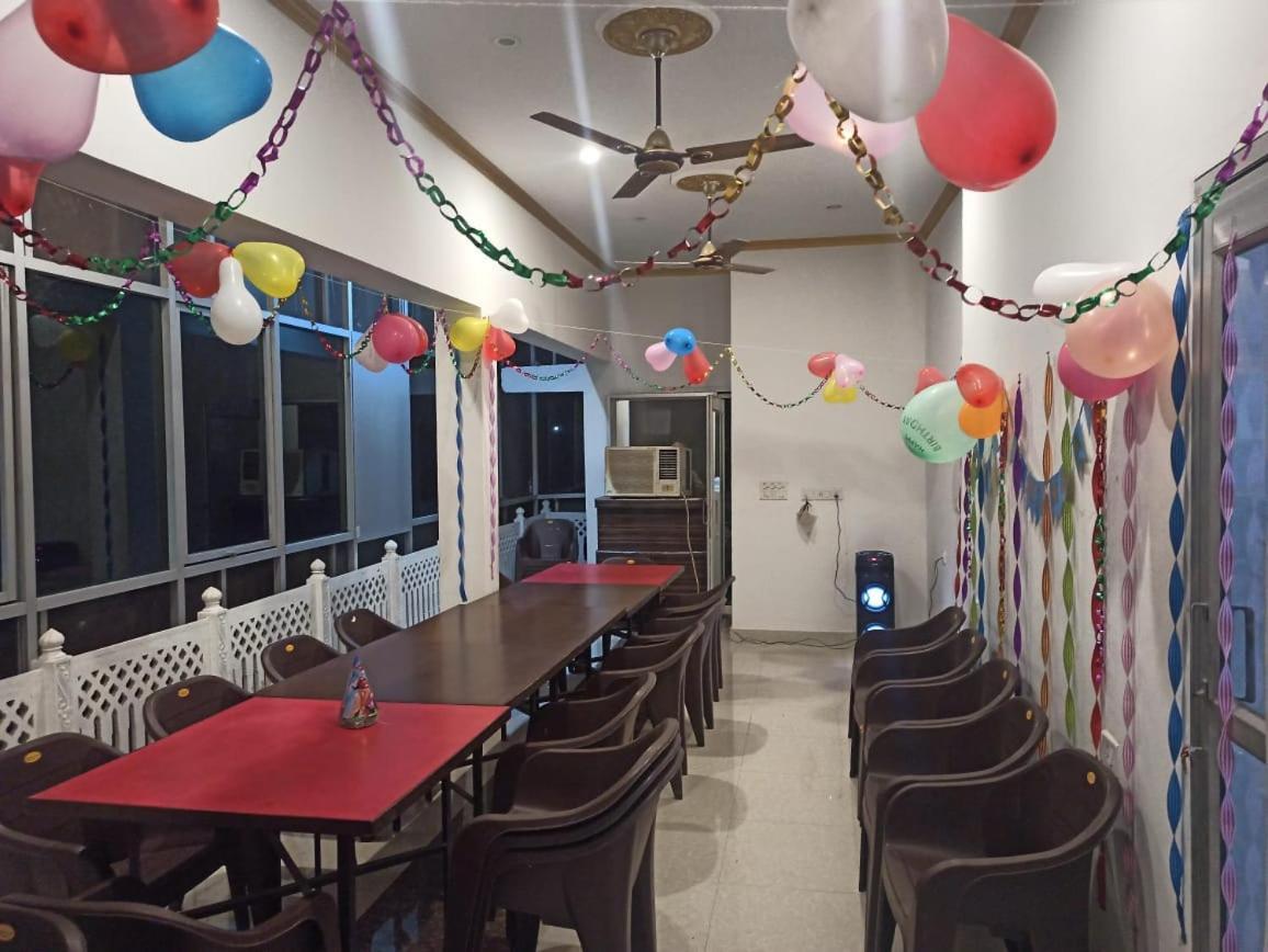 Central Hotel 카주라호 외부 사진